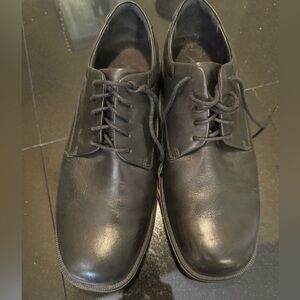 Used black Rockport Dress Shoe size 10 1/2 W